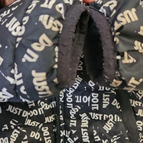 Nike “ Just Do It” all over Boys Size S (4-5 Yrs) Zip Puffer Coat / Jacket - Picture 7 of 9